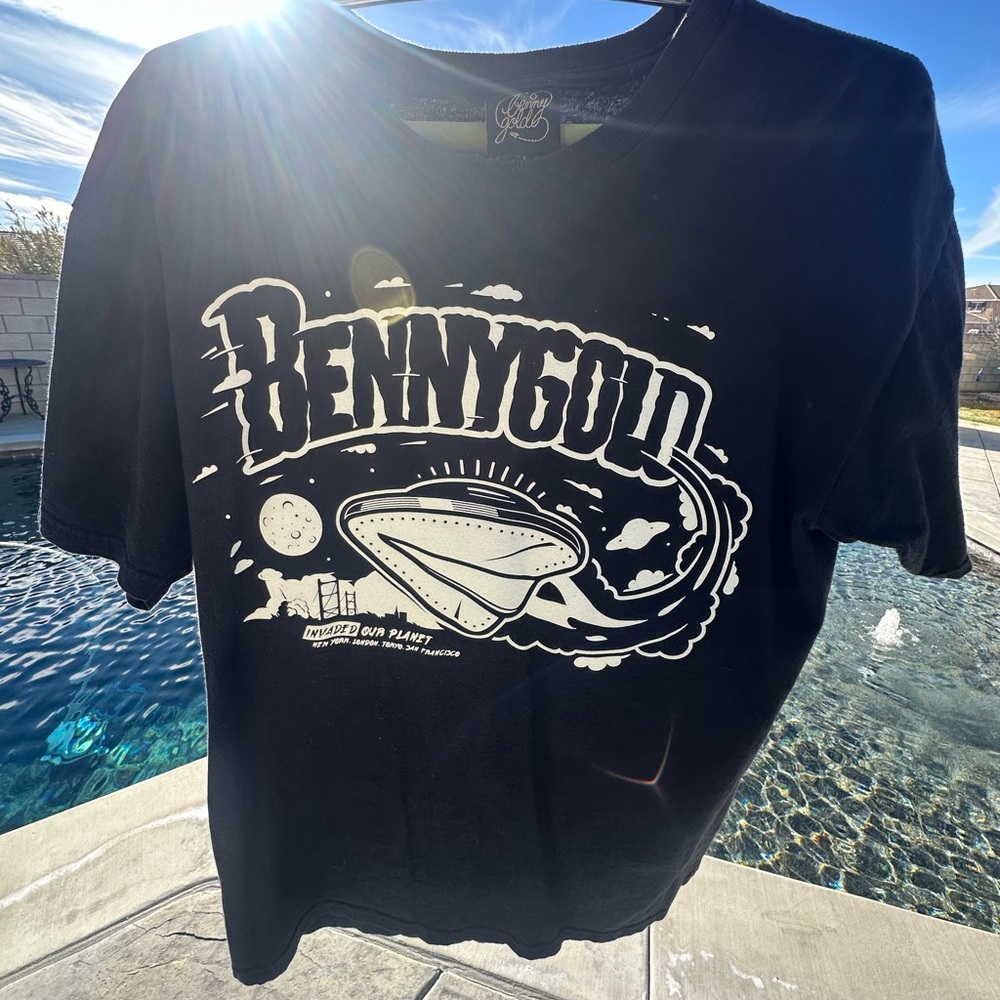 Benny Gold - Glow in the dark tee
- San Francisco 
Medium 
Black